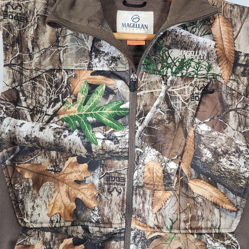 Magellan Outdoors Brown and Green Camouflage Vest
